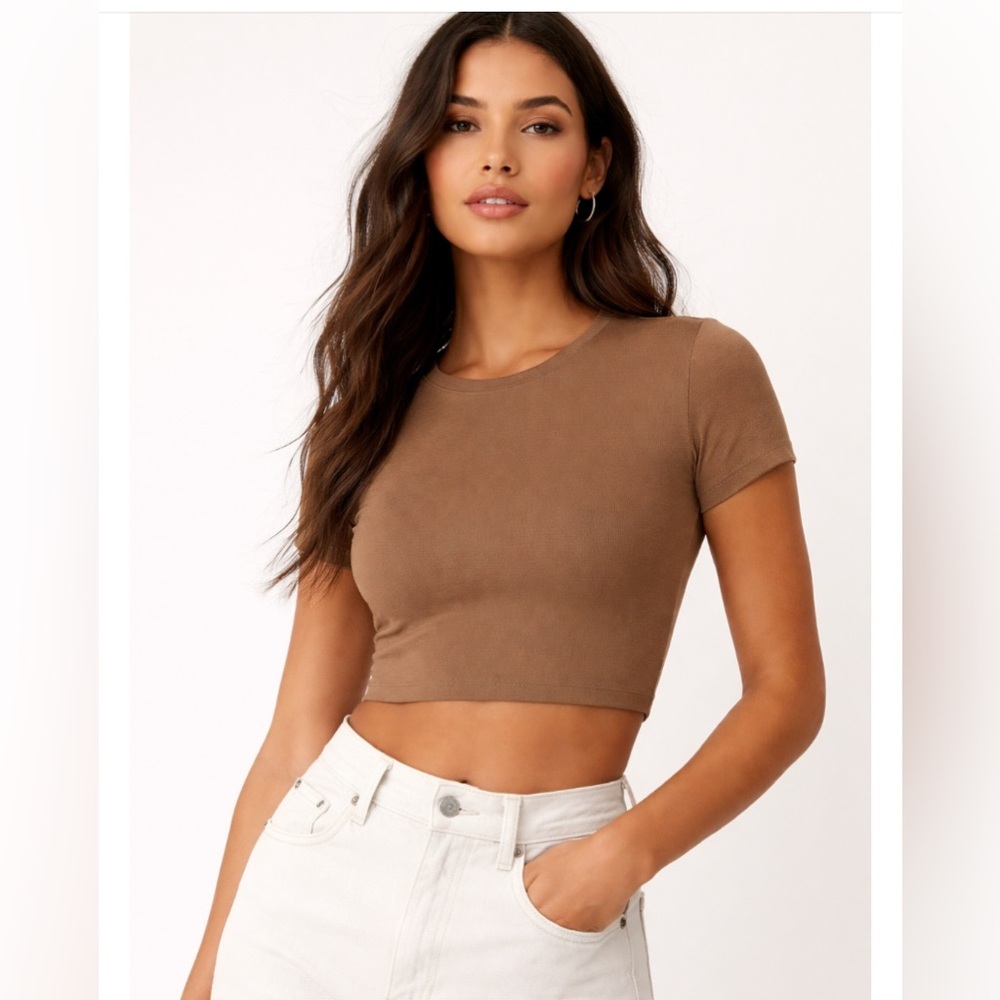 Aritzia Babaton Contour crop t-shirt dark camel size XL